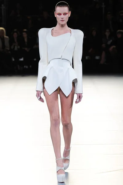 Look 12